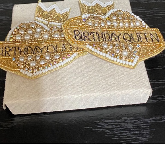 🎉❤️Beaded Iridescent Crystals Birthday Queen Earrings - Picture 2 of 2